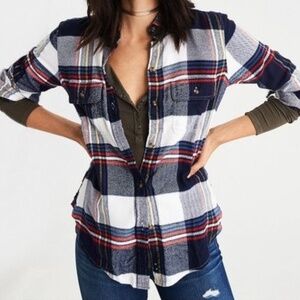 American Eagle navy red plaid flannel button up